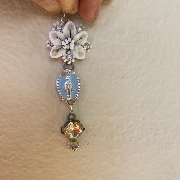 Religious themed Mary hand made dangle earrings - Picture 16 of 17